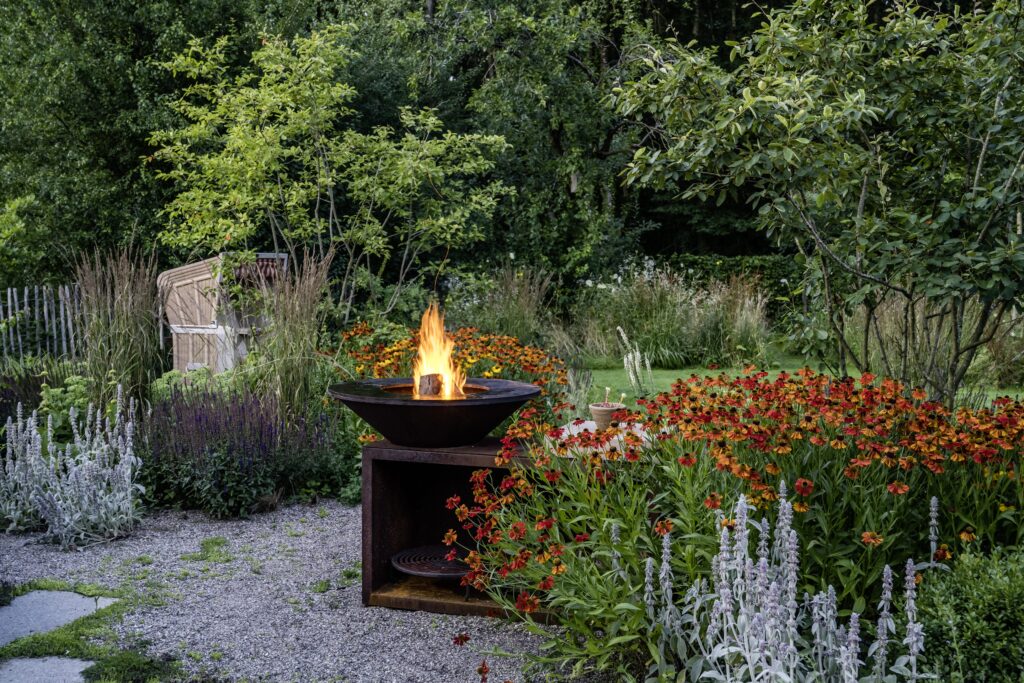 Beete Feuerstelle Obstwiese Gaerten des Jahres