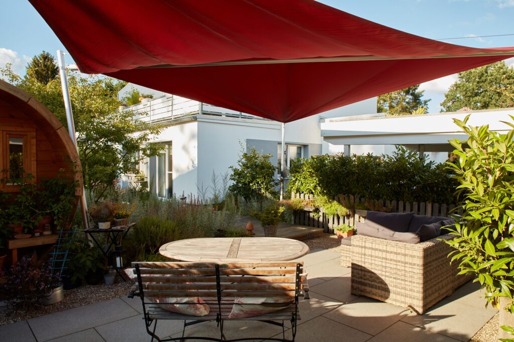 Kleiner Garten Sauna Terrasse Beete Sonnensegel Gaerten des Jahres